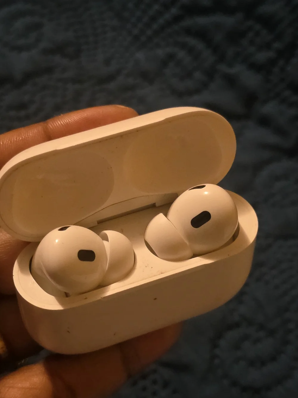 Wireless True Earbuds in White with Charging Case